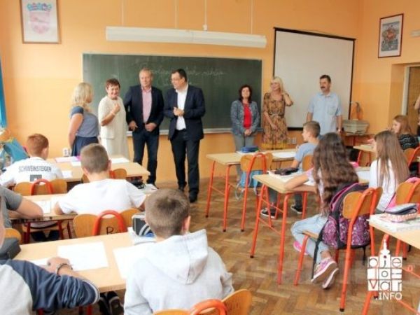 Župan Damir Bajs u pratnji načelnika Slavka Prišćana posjetio OŠ Rovišće