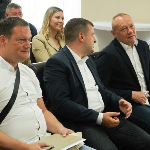 ODRŽANA POČETNA KONFERENCIJA PROJEKTA „VIŠENAMJENSKI CENTAR ROVIŠĆE” I POTPISAN UGOVOR ZA IZVOĐENJE RADOVA