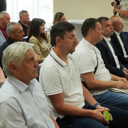 ODRŽANA POČETNA KONFERENCIJA PROJEKTA „VIŠENAMJENSKI CENTAR ROVIŠĆE” I POTPISAN UGOVOR ZA IZVOĐENJE RADOVA